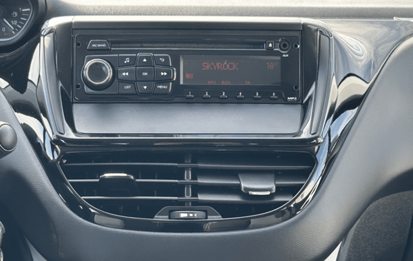 peugeot-208-1-2-puretech-68ch-like-5p - 946094713