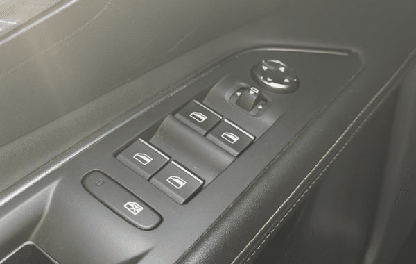 peugeot-3008-hybrid-225ch-gt-e-eat8 - 947394713