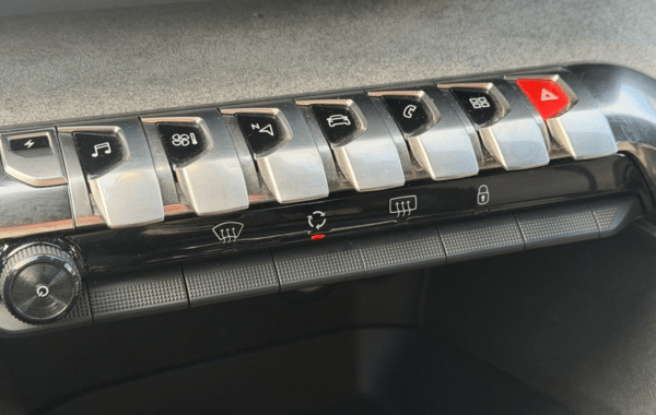 peugeot-3008-hybrid-225ch-gt-e-eat8 - 947394713