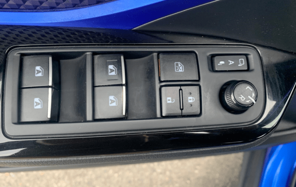 toyota-c-hr-122h-graphic-2wd-e-cvt - 947914713