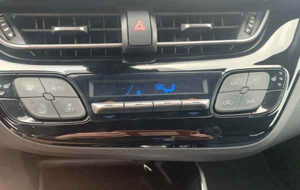 toyota-c-hr-122h-graphic-2wd-e-cvt - 947914713