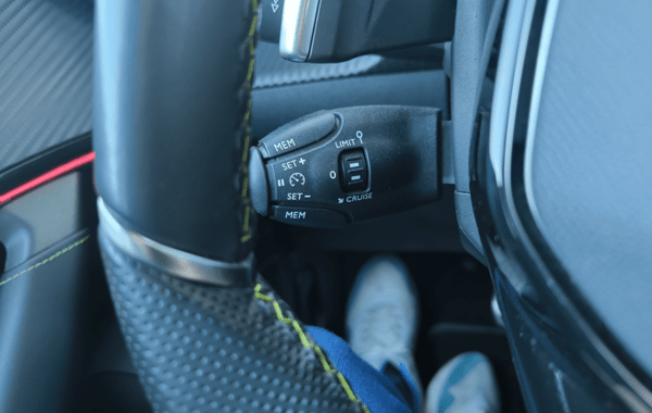 peugeot-2008-1-2-puretech-130ch-s-s-gt-eat8 - 953324713