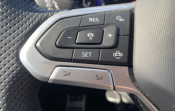 volkswagen-t-roc-1-5-tsi-evo2-150ch-r-line-dsg7 - 954474713