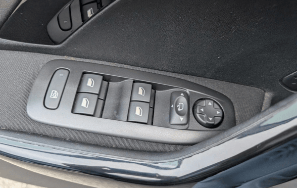 peugeot-2008-1-2-130ch-e6-c-signature-s-s-eat6-6cv - 954644713