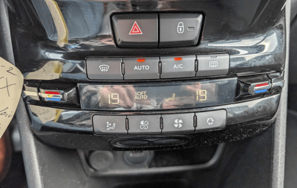 peugeot-2008-1-2-130ch-e6-c-signature-s-s-eat6-6cv - 954644713
