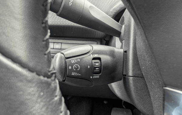 peugeot-2008-1-2-130ch-e6-c-signature-s-s-eat6-6cv - 954644713