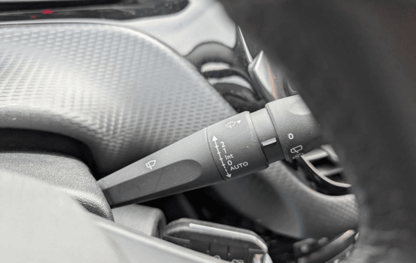 peugeot-2008-1-2-130ch-e6-c-signature-s-s-eat6-6cv - 954644713