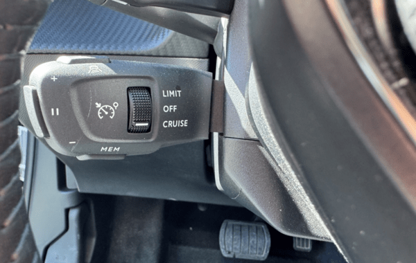 peugeot-2008-1-2-hybrid-145ch-allure-e-dcs6 - 959354713