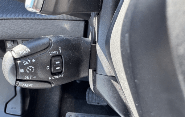 peugeot-2008-1-2-hybrid-145ch-allure-e-dcs6 - 959424713