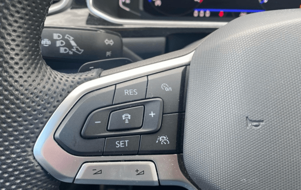 volkswagen-t-roc-1-5-tsi-evo2-150ch-r-line-dsg7 - 959474713