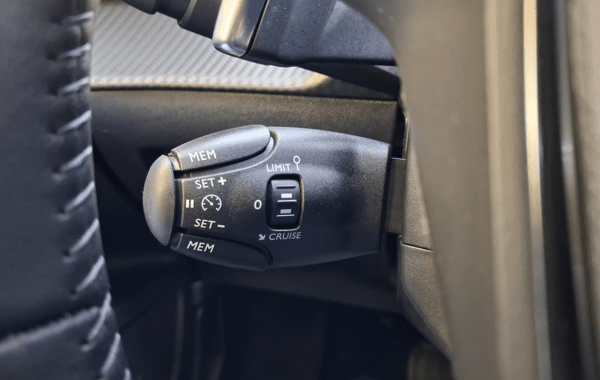 peugeot-2008-1-2-puretech-130ch-s-s-allure-eat8 - 962084713