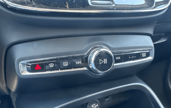 volvo-xc40-d3-adblue-awd-150ch-momentum-geartronic-8 - 968074713