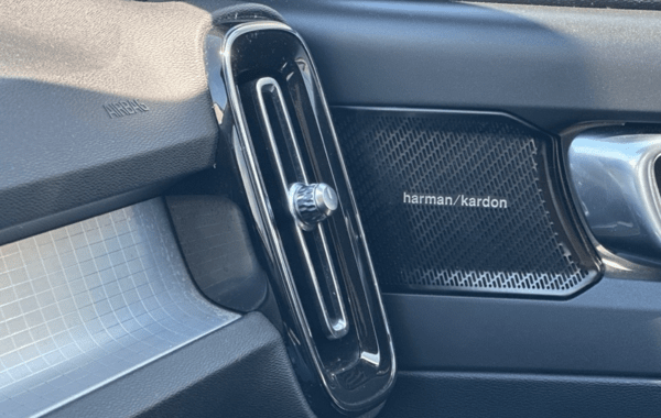 volvo-xc40-d3-adblue-awd-150ch-momentum-geartronic-8 - 968074713