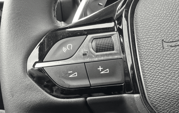 peugeot-208-1-2-hybrid-110ch-allure-e-dcs6 - 969864713