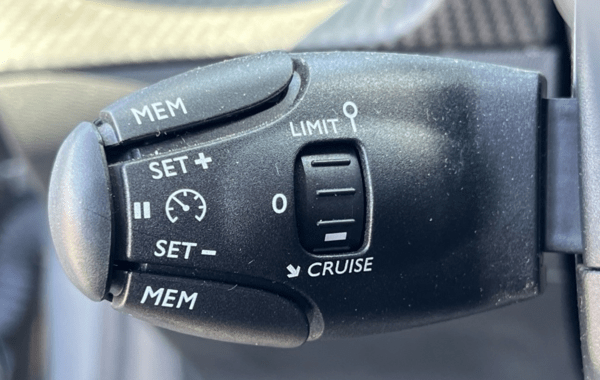 peugeot-208-1-2-hybrid-110ch-allure-e-dcs6 - 969874713