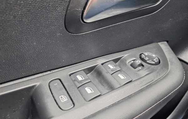 peugeot-208-1-2-hybrid-110ch-allure-e-dcs6 - 969934713