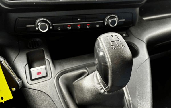 toyota-proace-city-medium-100-d-4d-dynamic - 970344713