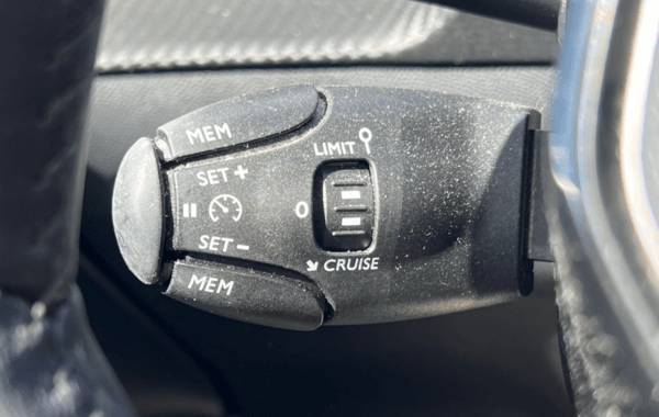 peugeot-208-1-2-puretech-75ch-s-s-active-pack - 972874713