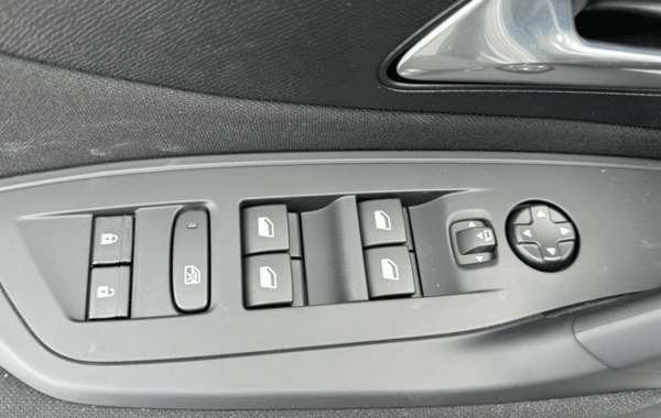 peugeot-308-1-5-bluehdi-130ch-s-s-style-eat8 - 973094713