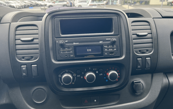 nissan-nv300-fg-l1h1-2t8-2-0-dci-120ch-made-in-france - 973334713
