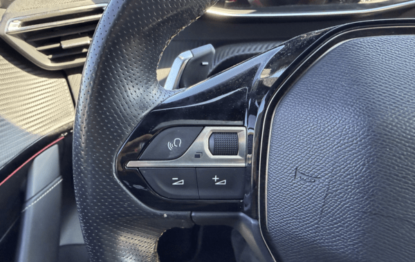 peugeot-208-1-2-100ch-s-s-gt-line-eat8 - 973534713