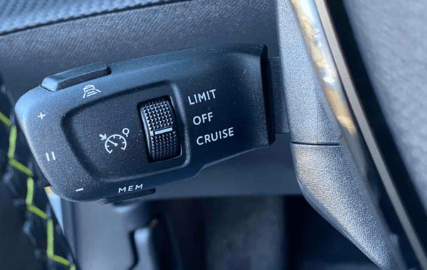 peugeot-2008-1-2-puretech-130ch-s-s-gt-eat8 - 973954713