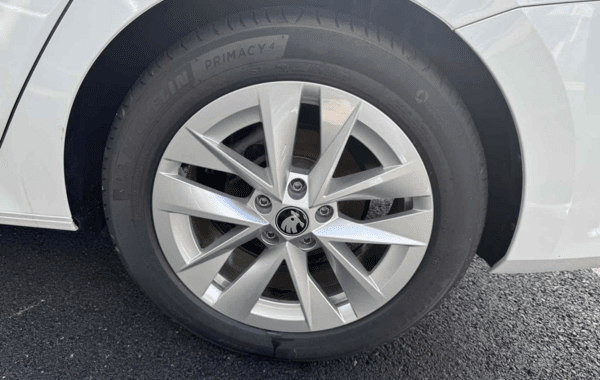 skoda-octavia-combi-2-0-tdi-scr-150ch-selection-dsg7 - 974164713