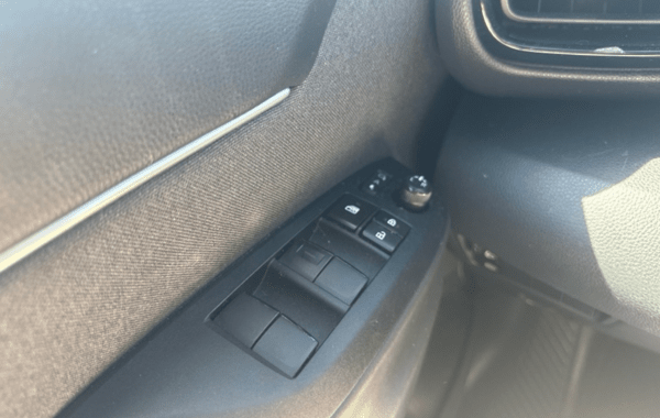 toyota-yaris-cross-116h-design-my22 - 974434713