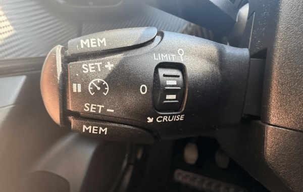 peugeot-2008-1-5-bluehdi-110ch-s-s-allure - 974514713