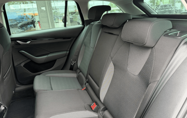 skoda-octavia-combi-2-0-tdi-scr-150ch-selection-dsg7 - 975754713
