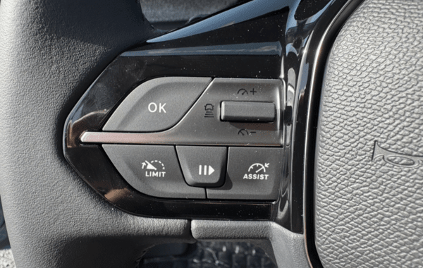peugeot-308-1-5-bluehdi-130ch-s-s-allure-eat8 - 978384713