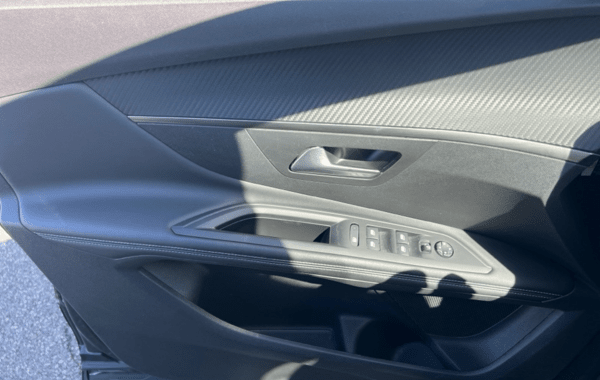 peugeot-3008-1-2-puretech-130ch-s-s-allure-eat8 - 978564713