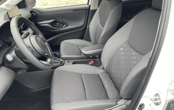 toyota-yaris-116h-design-5p-my25 - 980044713