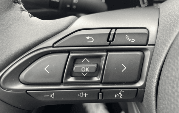 toyota-yaris-116h-design-5p-my25 - 980104713