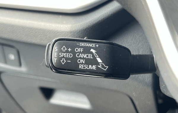 skoda-octavia-combi-2-0-tdi-scr-150ch-selection-dsg7 - 980654713