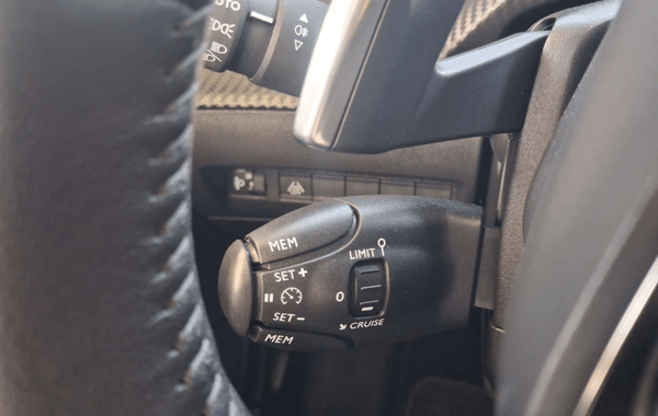 peugeot-208-1-2-puretech-100ch-s-s-allure-pack-eat8 - 983034713