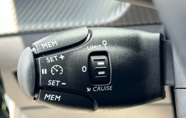 peugeot-2008-1-2-hybrid-145ch-gt-e-dcs6 - 984194713