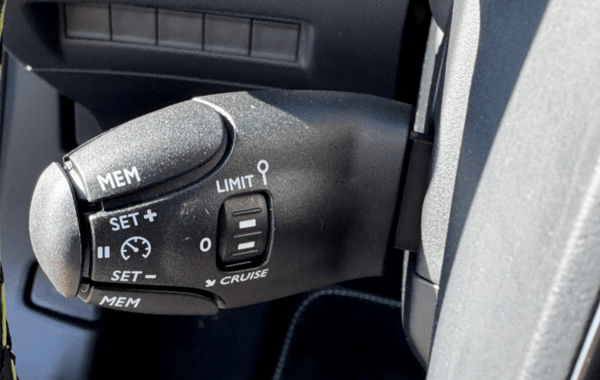 peugeot-2008-1-2-hybrid-145ch-gt-e-dcs6 - 984224713