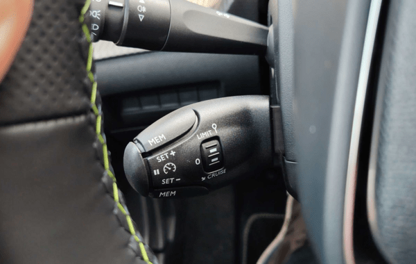 peugeot-2008-1-2-hybrid-145ch-gt-e-dcs6 - 985414713
