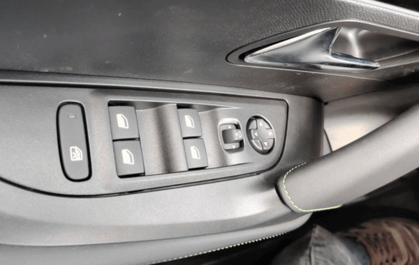 peugeot-2008-1-2-hybrid-145ch-gt-e-dcs6 - 985424713