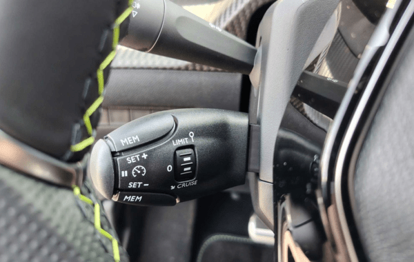 peugeot-2008-1-2-hybrid-145ch-gt-e-dcs6 - 985534713