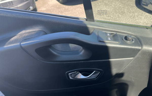 renault-trafic-iii-fg-l1h1-1000-2-0-dci-120ch-grand-confort-s-s-e6 - 989434713