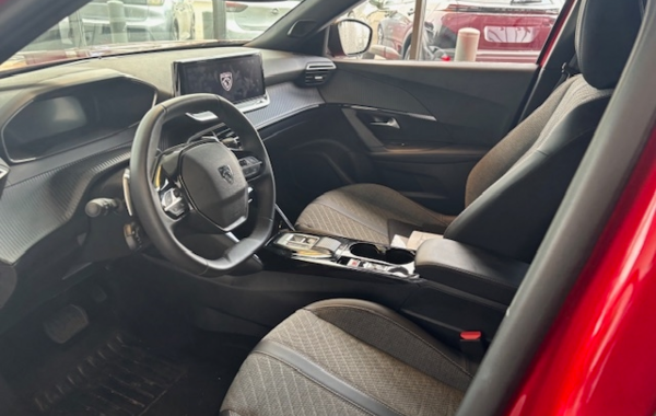 peugeot-2008-1-2-puretech-130ch-s-s-allure-eat8 - 57788575