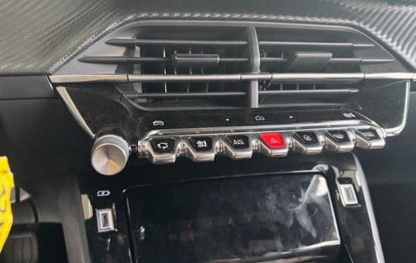 peugeot-2008-1-2-puretech-130ch-s-s-allure-eat8 - 57788575