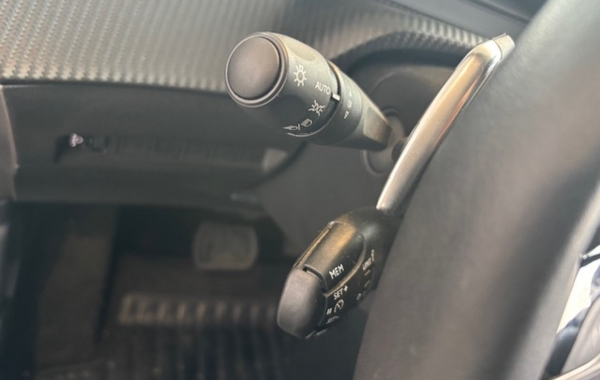 peugeot-2008-1-2-puretech-130ch-s-s-allure-eat8 - 57788575