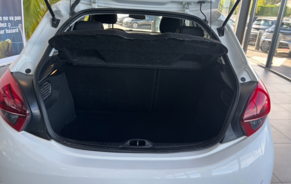 peugeot-208-1-2-puretech-82ch-style-5p - 57958575