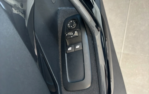 peugeot-208-1-2-puretech-82ch-style-5p - 57958575