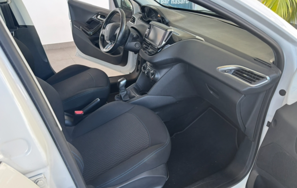 peugeot-208-1-2-puretech-82ch-style-5p - 57958575