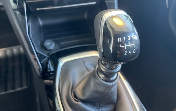 peugeot-208-1-2-puretech-100ch-s-s-allure - 58328575