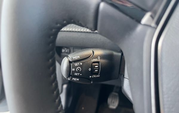 peugeot-208-1-2-puretech-100ch-s-s-allure - 58328575